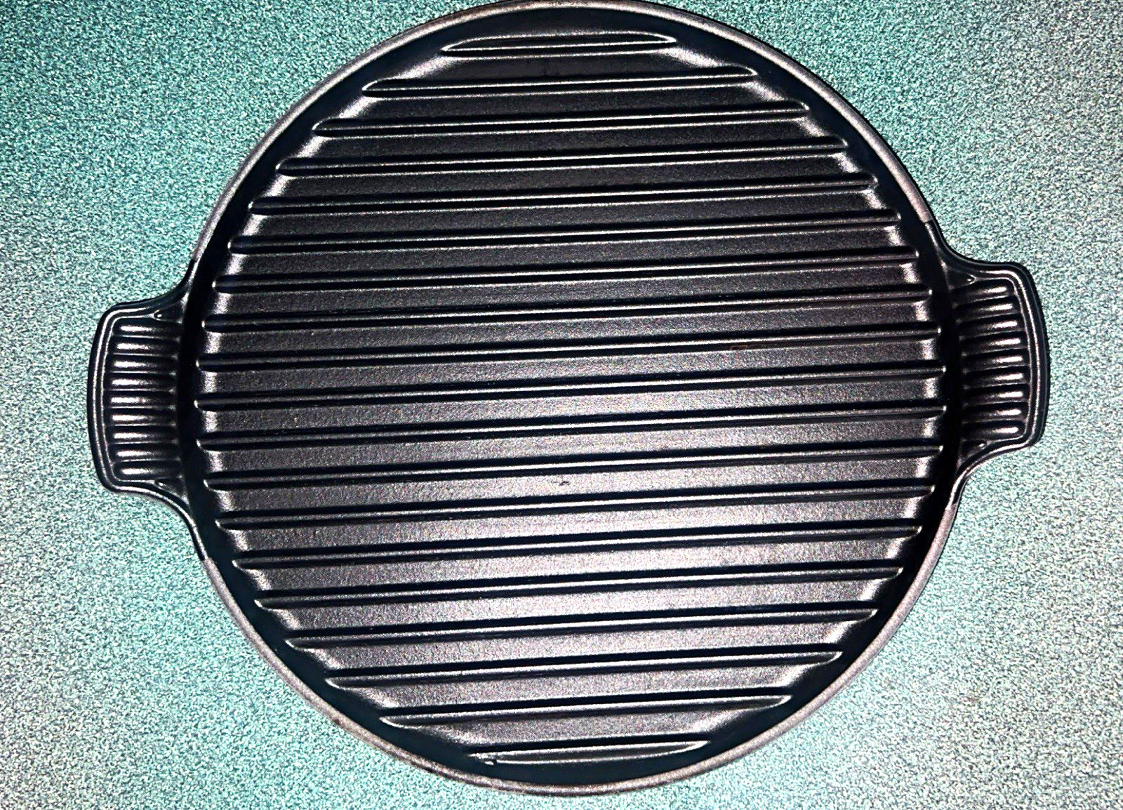 Le Creuset 32cm Round Cast Iron Enamel Grill Pan, Ribbed, Double Handle, Black