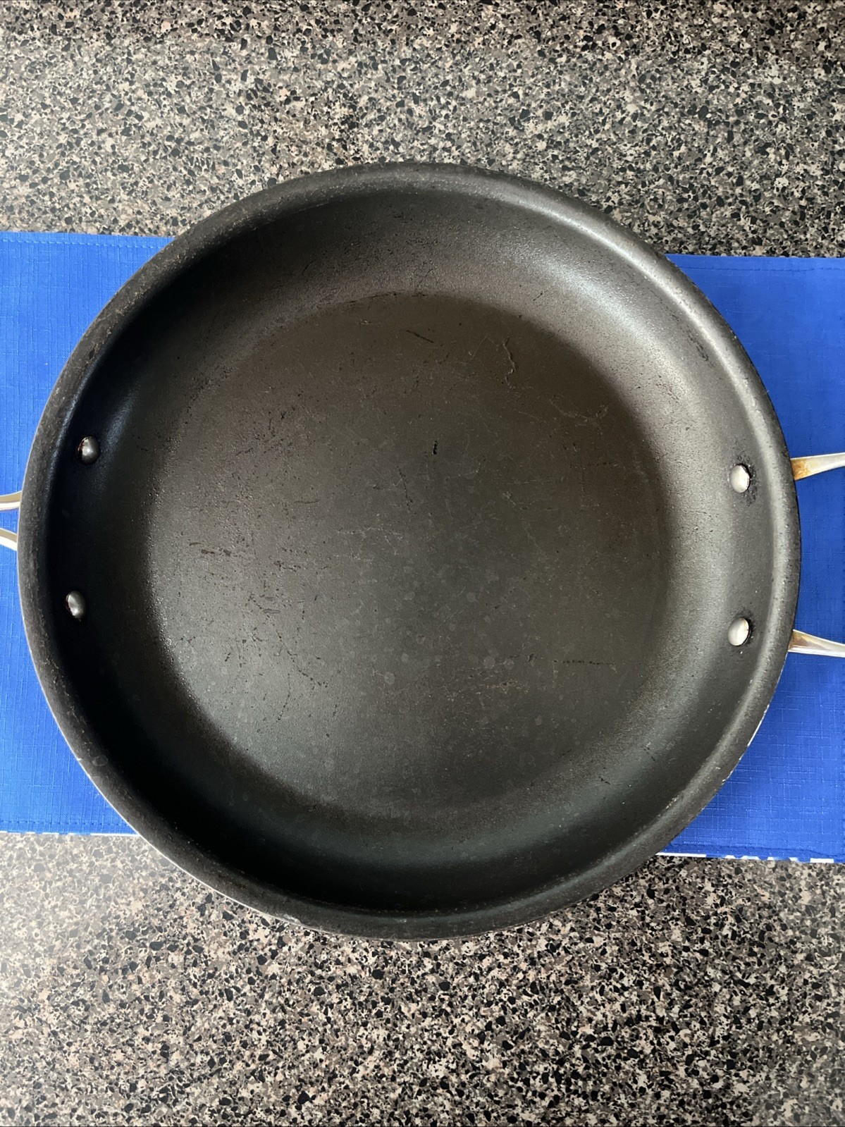 All-Clad HA1 Hard Anodized Nonstick PFOA Free 12″ Frying Pan Sturdy