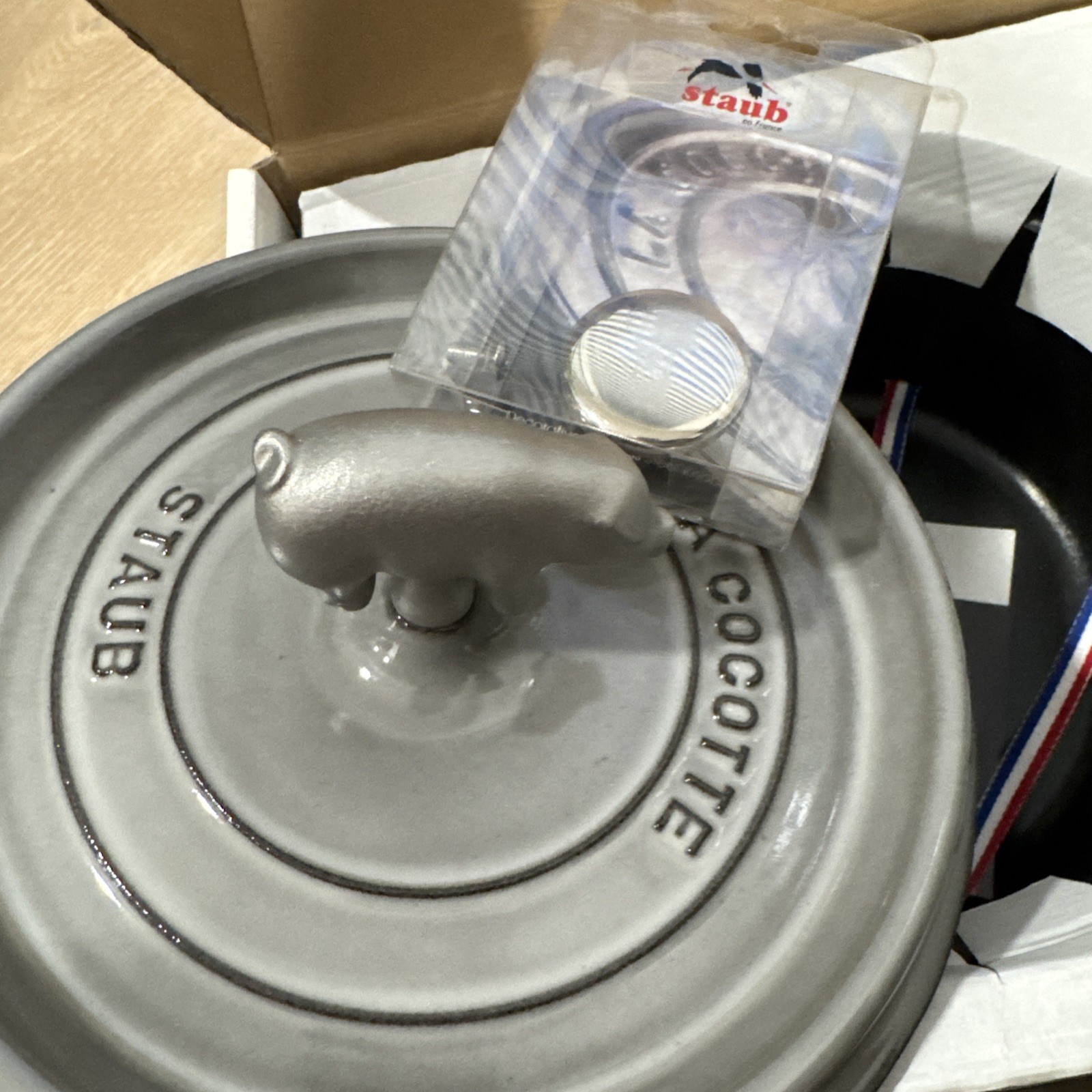 Staub Cast Iron Enamel Round Dutch Oven 2.75 qt Silver with Lid Double Handle