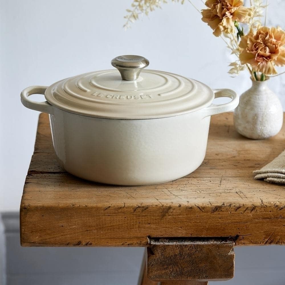 Le Creuset Signature Cocotte Ronde 18cm Merengue Cast Enamel Pot Silver Knob New