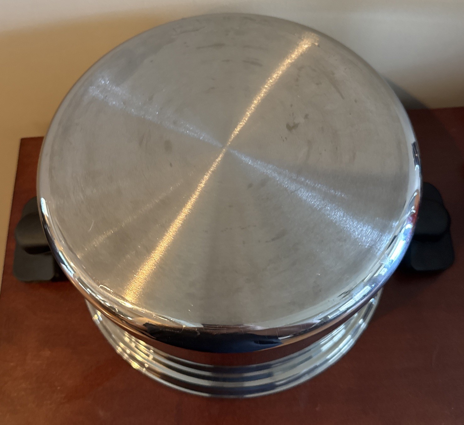 NutraEase 8 Qt Titanium Dutch Oven W/ Lid & Handles Pan Magnet Trivet & Cookbook