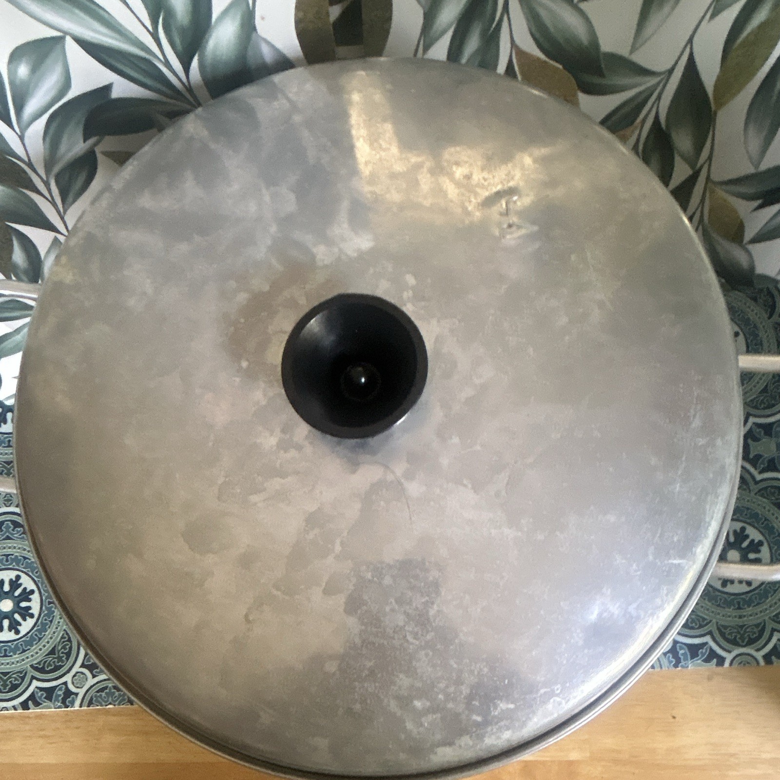 Vintage Aluminum 8 qt Stockpot w/ Lid Double Handles – 9” high, 10 3/4” inside