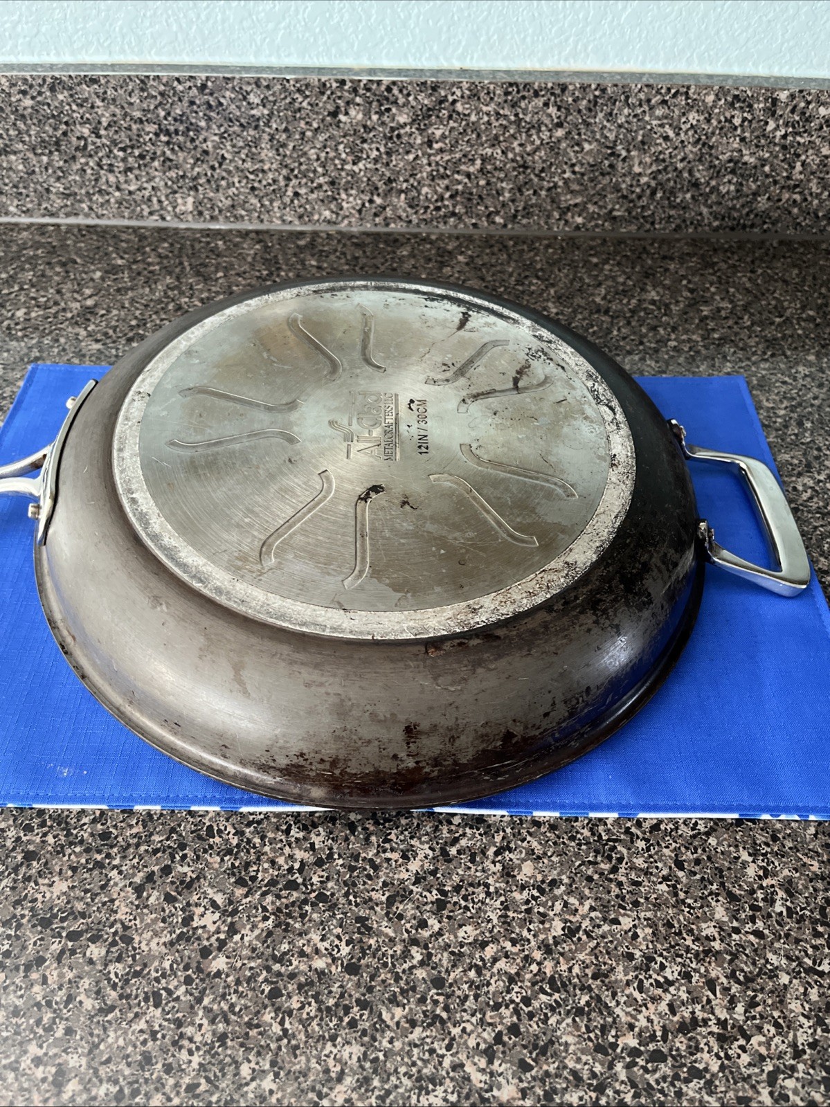 All-Clad HA1 Hard Anodized Nonstick PFOA Free 12″ Frying Pan Sturdy