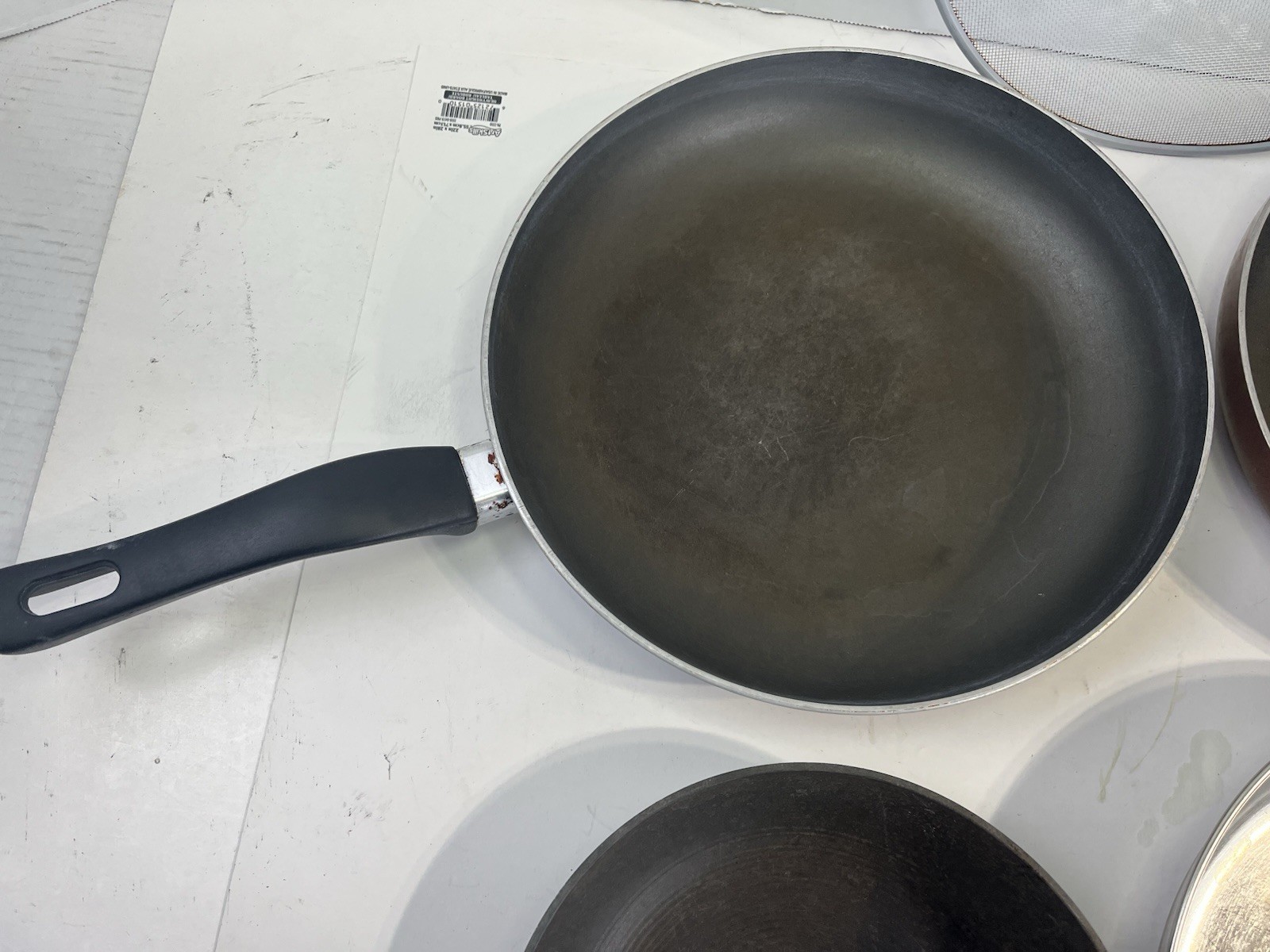 Four Piece Frying Pans Plus Screen Lid See Pics For Sizes Y B
