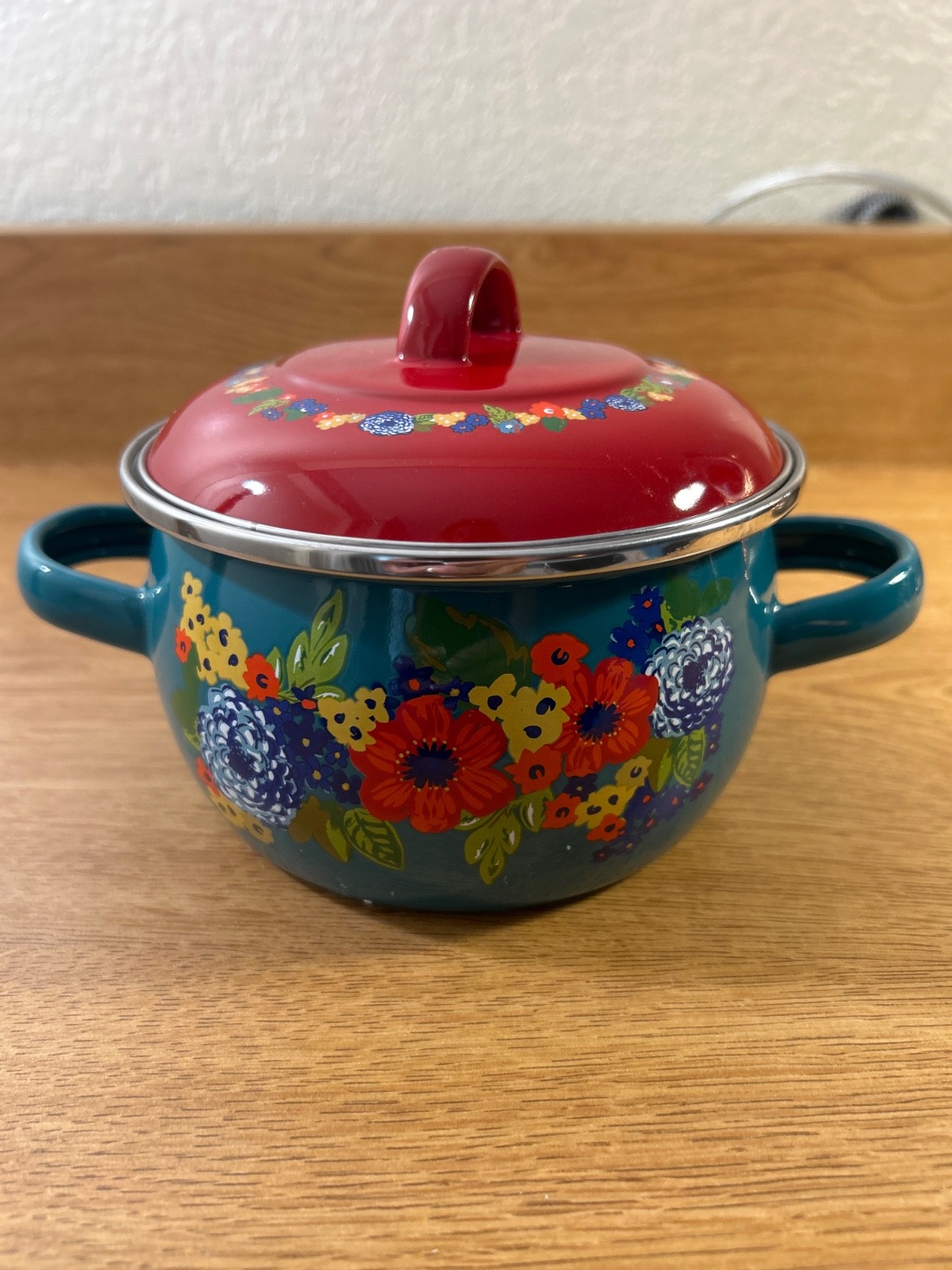 Pioneer Woman Dazzling Dahlias mini Dutch oven, a 1-quart covered enamel-on-stee