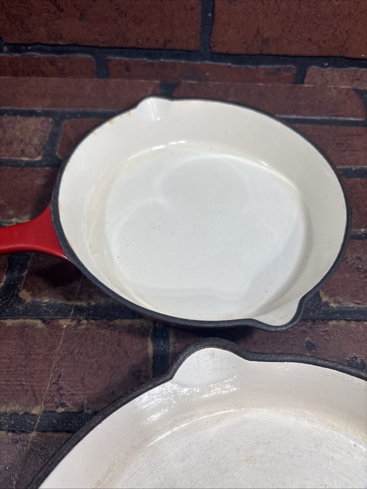 Heuck Classics 2 Pc Red Cast Iron Enamel Pour Spouts Skillets 8in & 10in