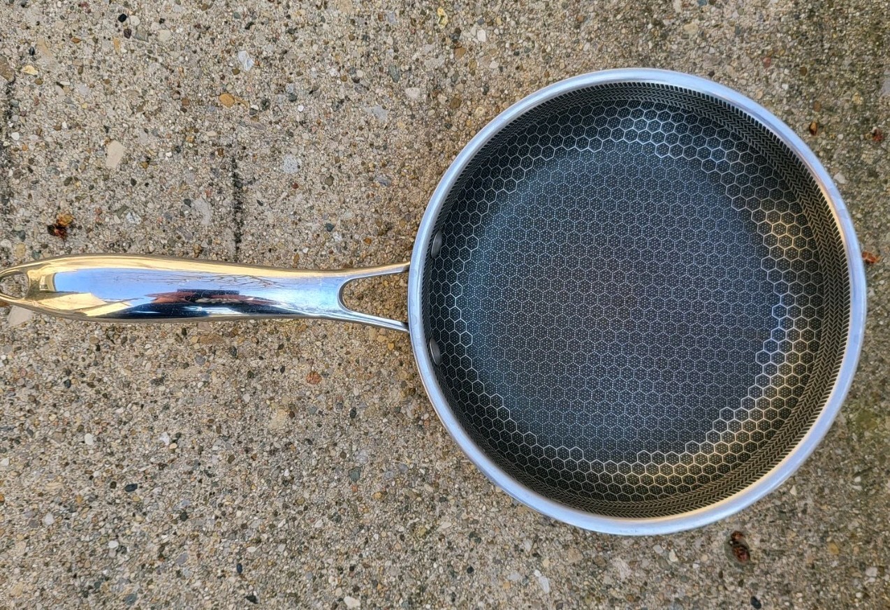 Hexclad 8 3/4″ Skillet With Lid