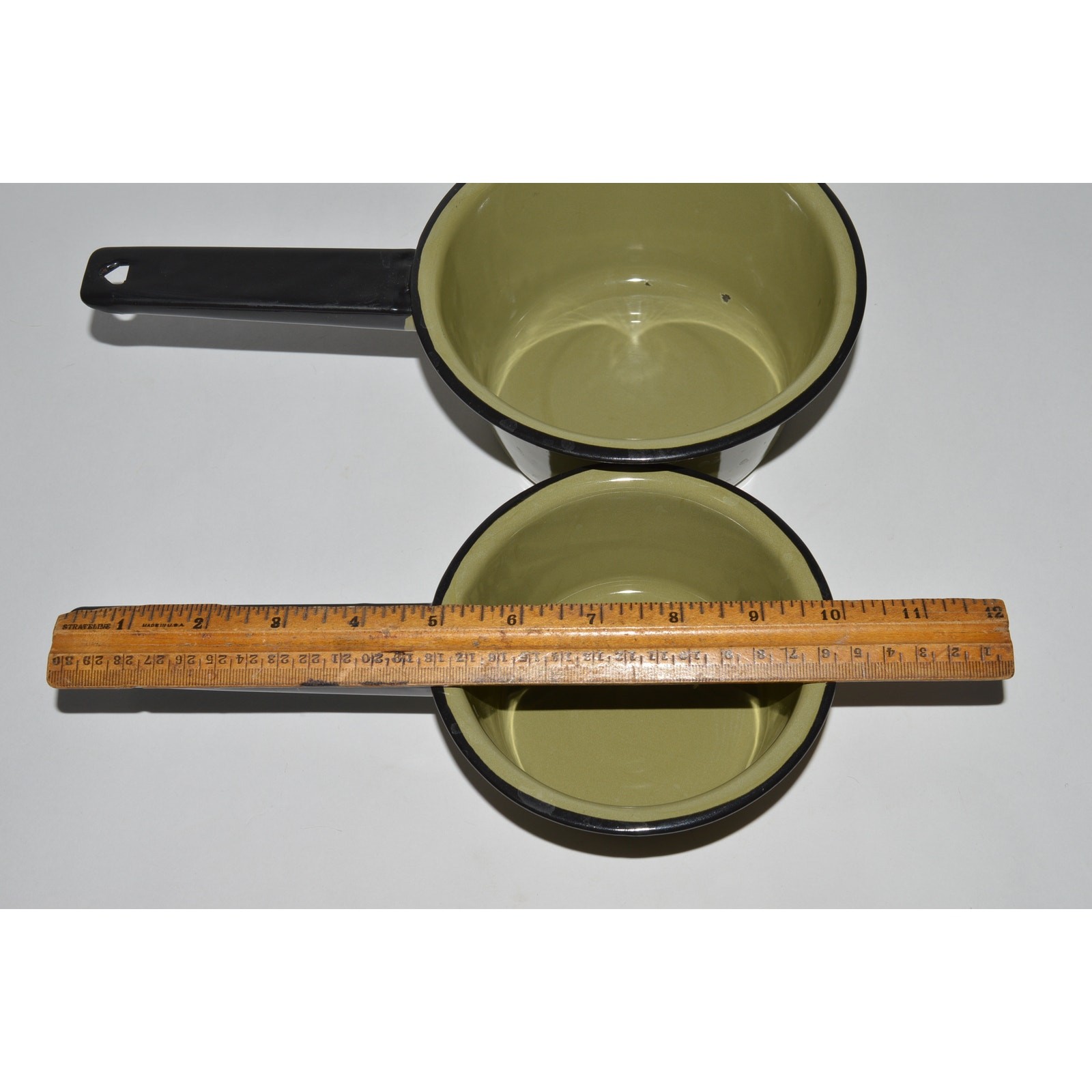 Vintage Set of 3 Avocado Green Enamel Saucepan, 1970s Kitchen, Metal Saucepans