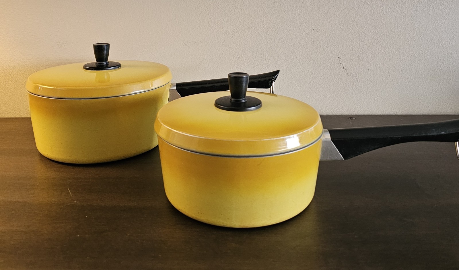 Kitchen Delight Harvest Gold 1-1/2 And 2 Quart Covered Sauce Pans