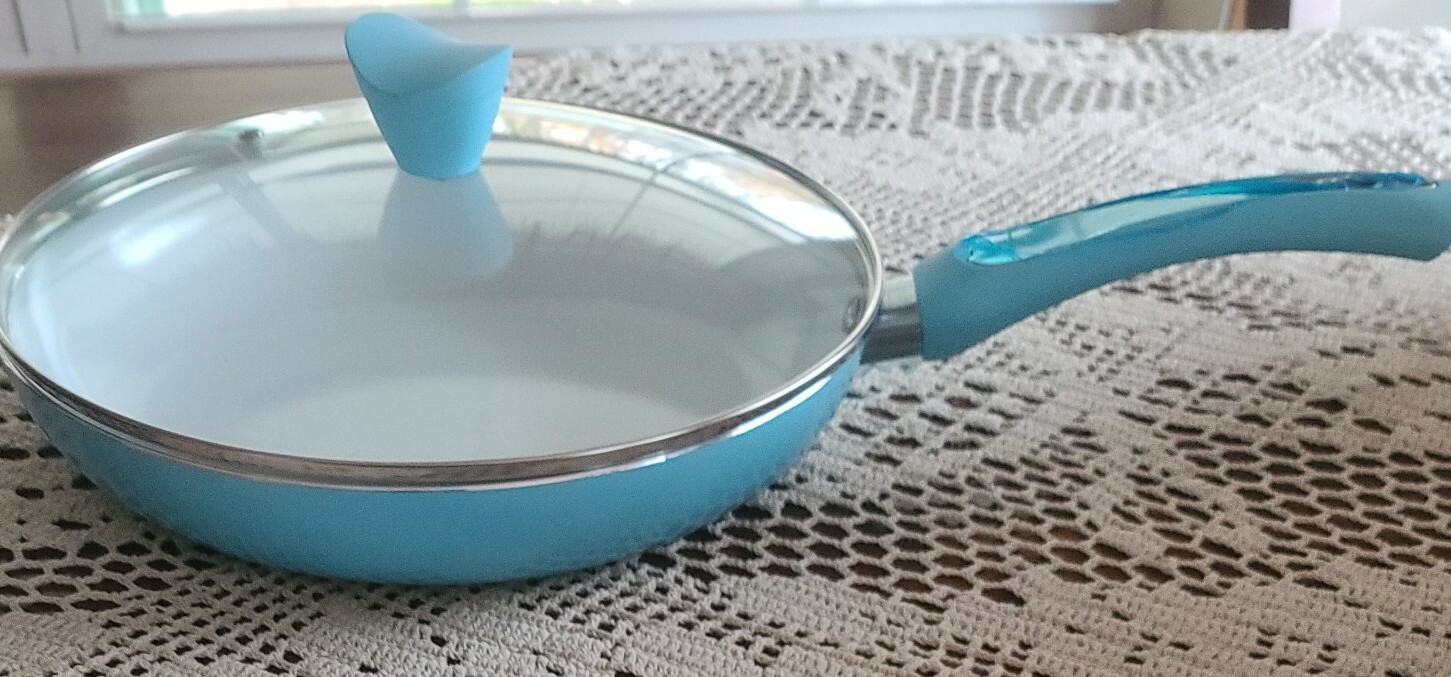 Shineuri ~ 11″ Fry Pan ~ Powder Blue ~ Aluminum ~ Non Stick Frying Pan ~ W/Lid