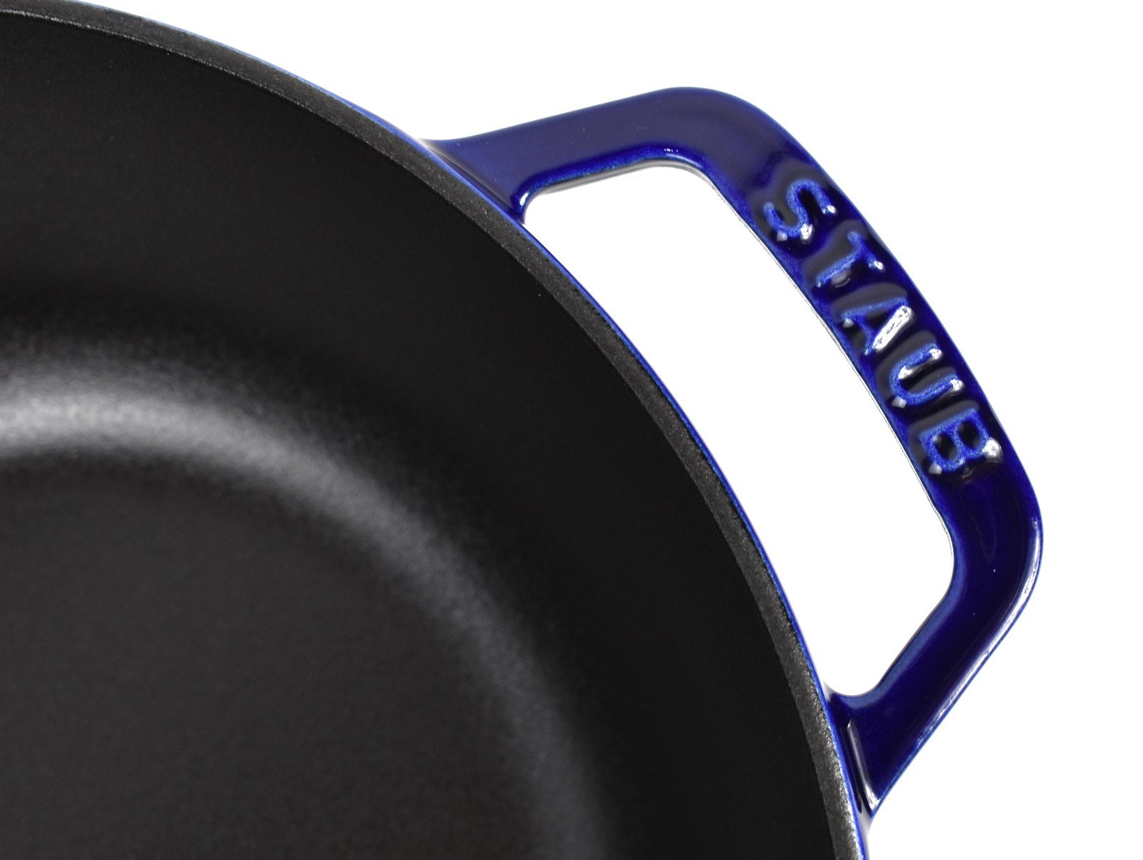 Staub La Cocotte 24cm/9.5 in. Cast Iron Round French Dutch Oven 3.6 L/3.75 QT