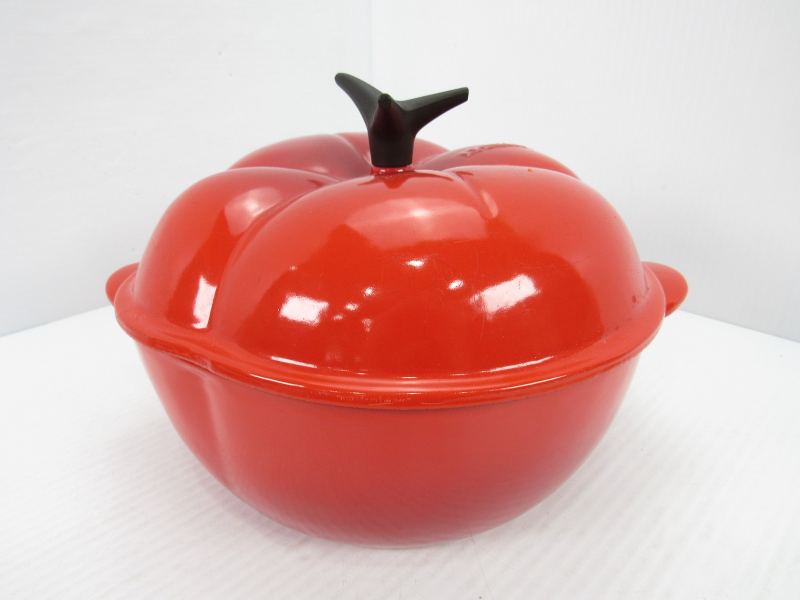 Le Creuset Tomato Cocotte Casserole Dish Enameled Cast Iron Red 2 Qt Covered Lid