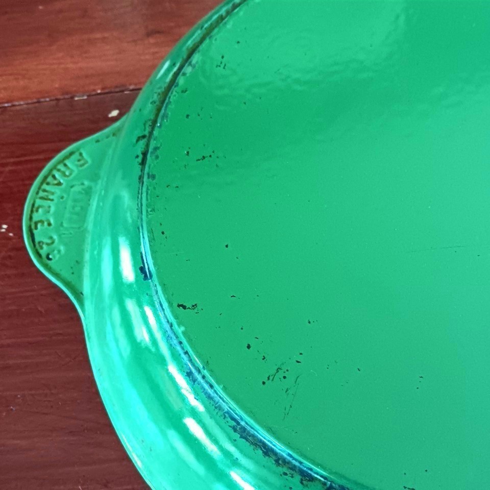 Le Creuset Cast Iron Enamel Frying Pan 10.25″ Skillet #26 Green Double Spout