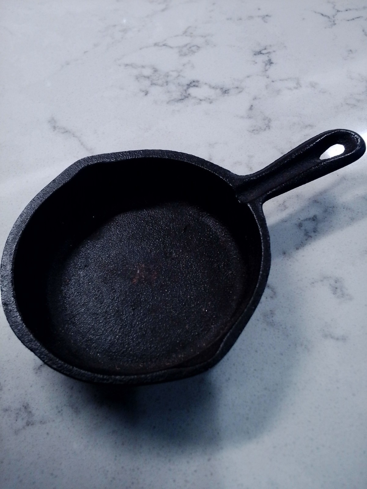 Rare Cast Iron 3.5 Mini Skillet #5 Dual Pouring Spouts Tear Drop Handle
