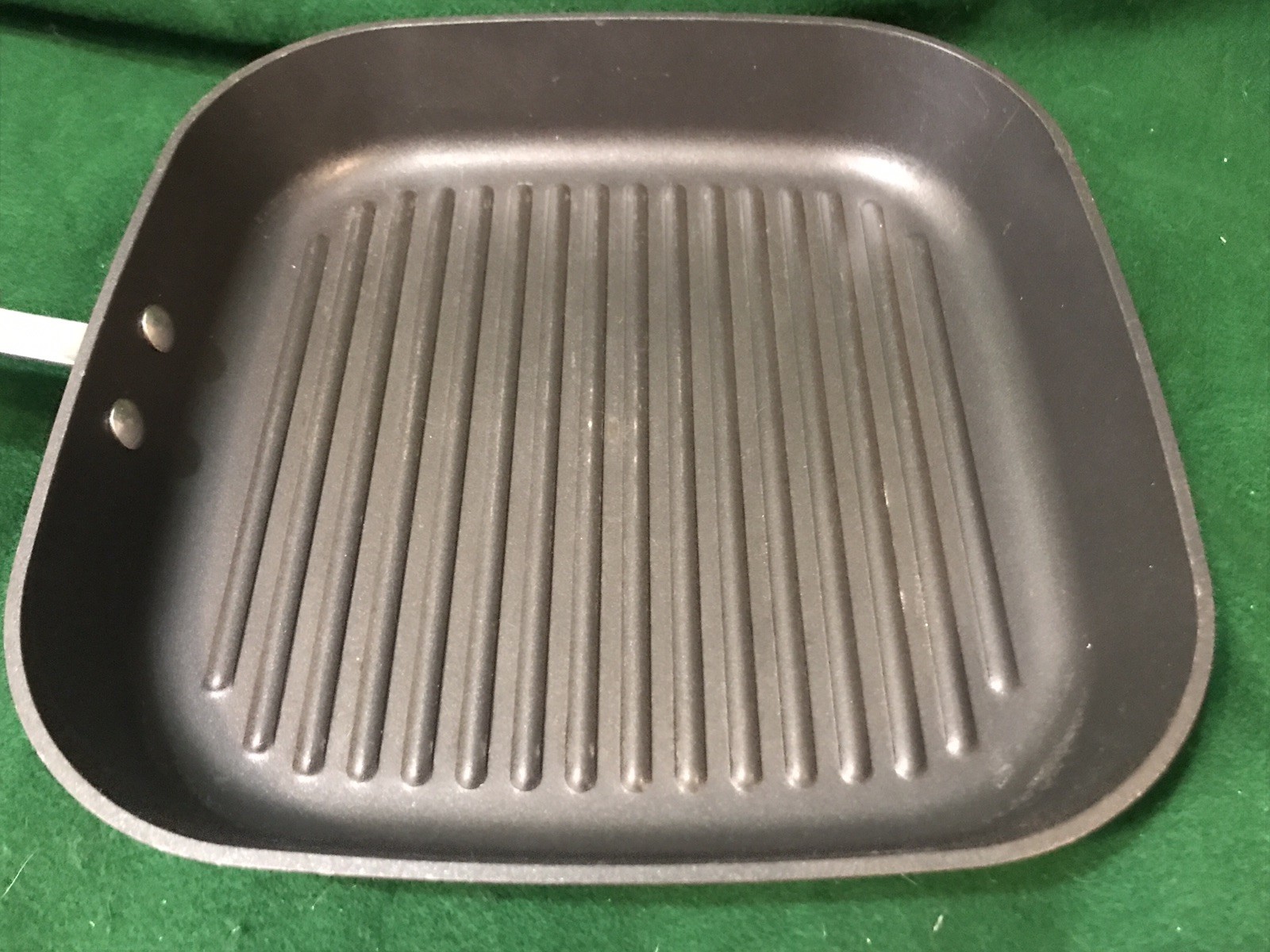 Grill Pan #2868 PAMPERED CHEF Frying Pan Skillet Retired 3 Lbs GRIDDLE