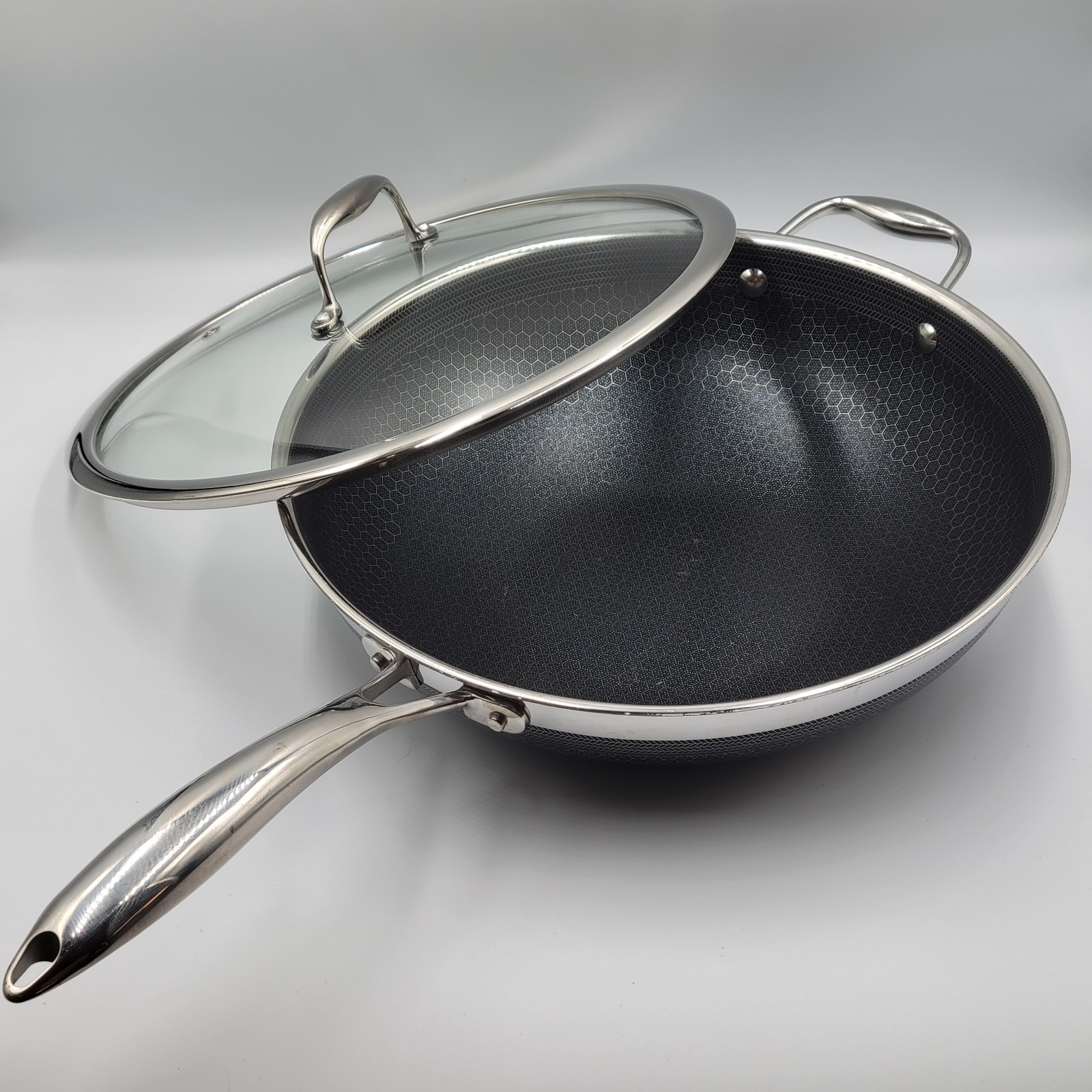 HexClad 12″ WOK with LID 12-Inch Hybrid Nonstick Pan – Used Good Condition