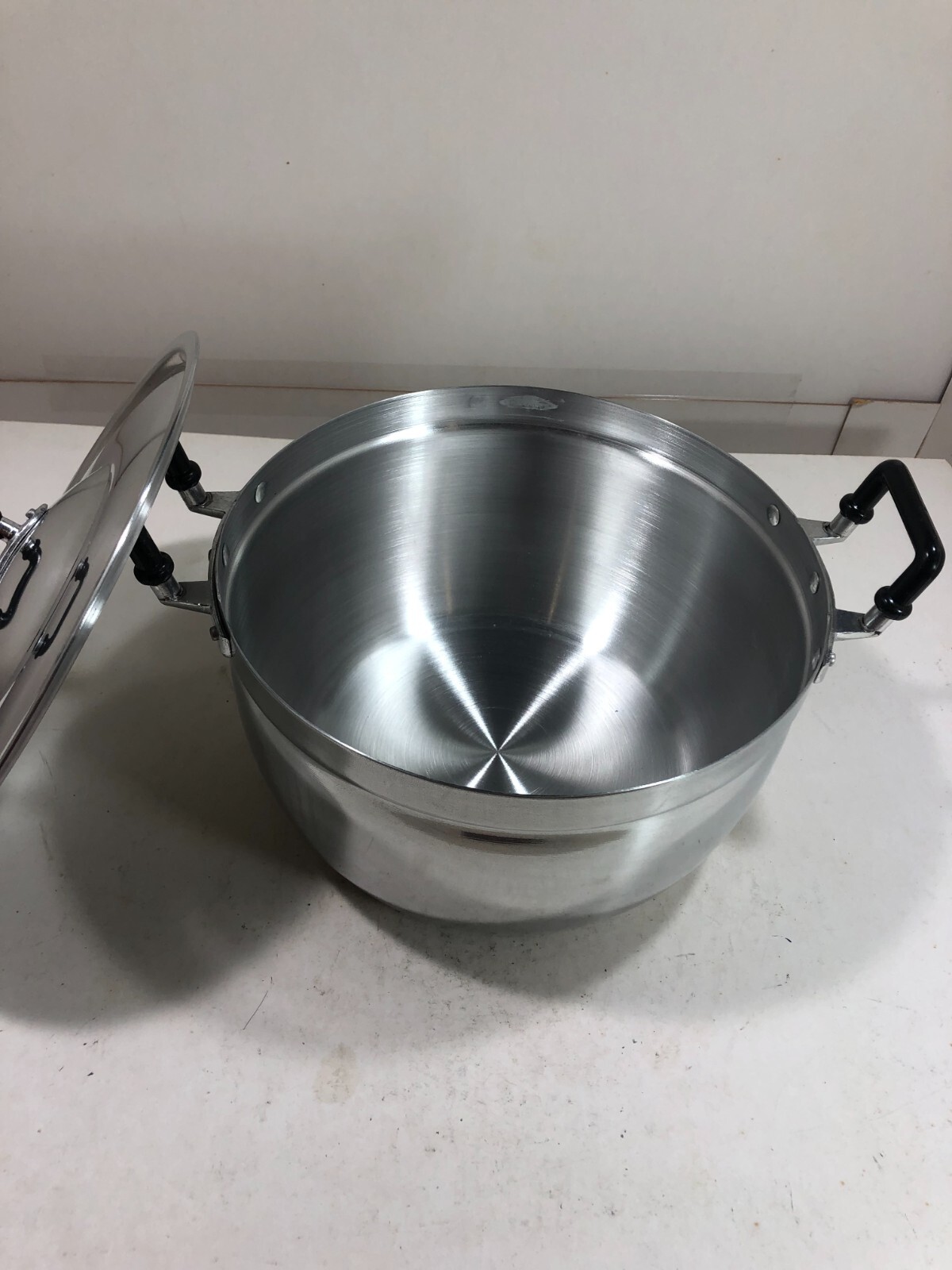 Thai Aluminum Pot with bakelite handle Size 28 CM With Lid,