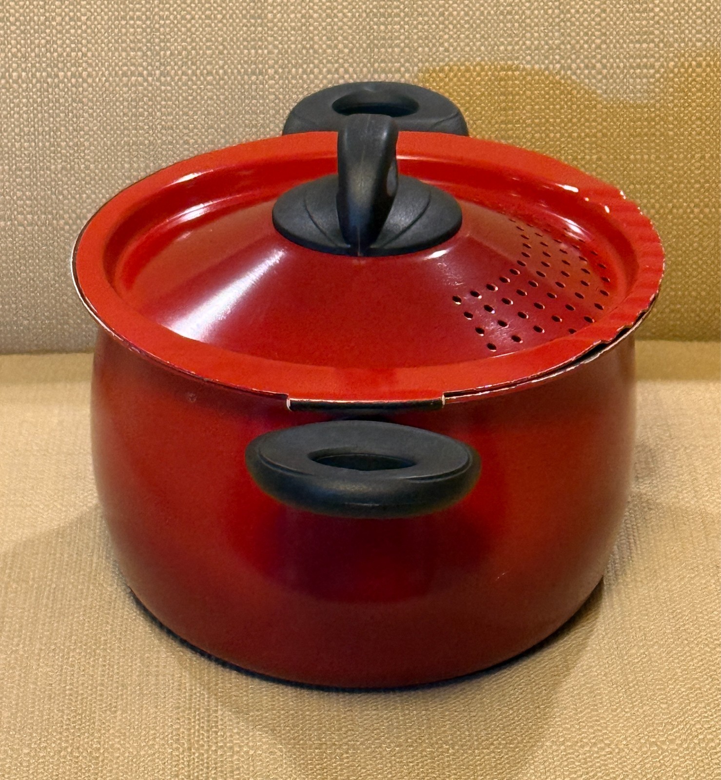 Bialetti Italian Essentials 5.5 Qt Oval Aluminum Pasta Pot Lock Strainer Lid Red