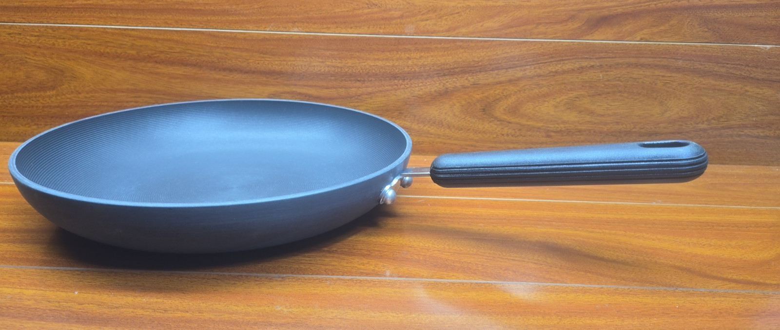 Circulon Nonstick Pan 11″ Skillet Hard Anodized Concentric Circular Ridges