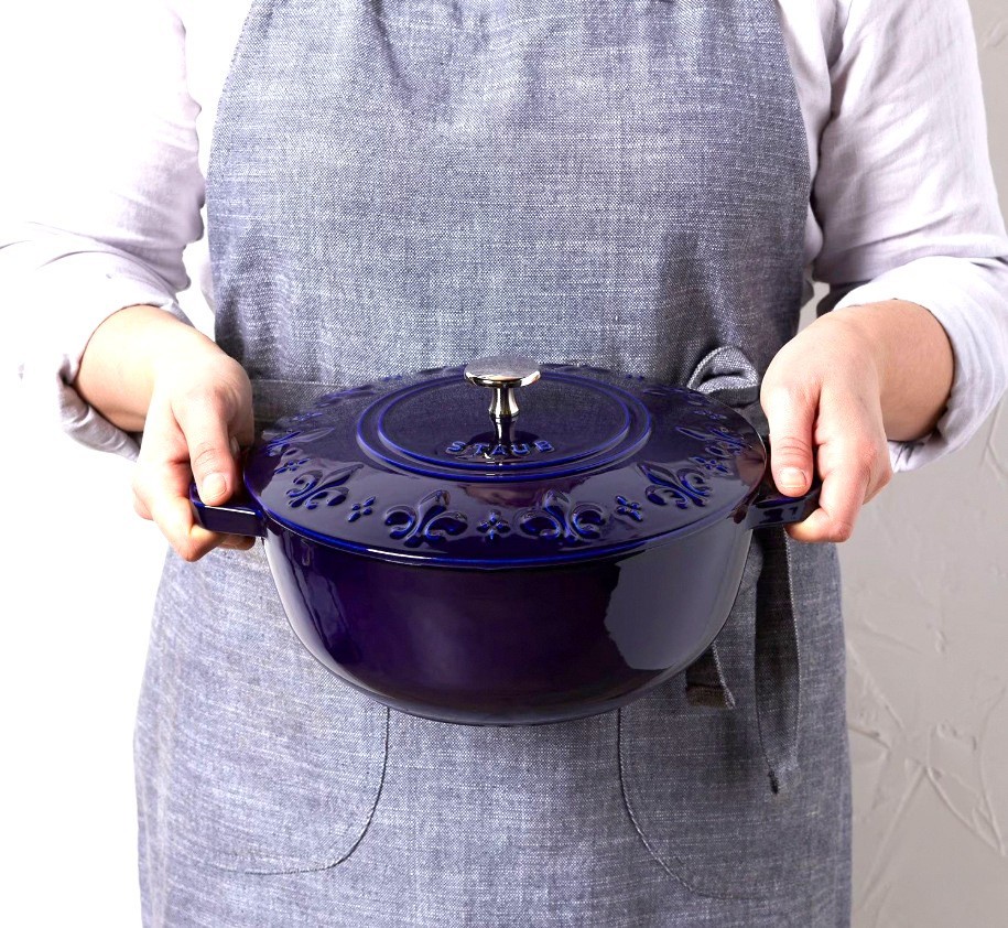 Staub La Cocotte 24cm/9.5 in. Cast Iron Round French Dutch Oven 3.6 L/3.75 QT