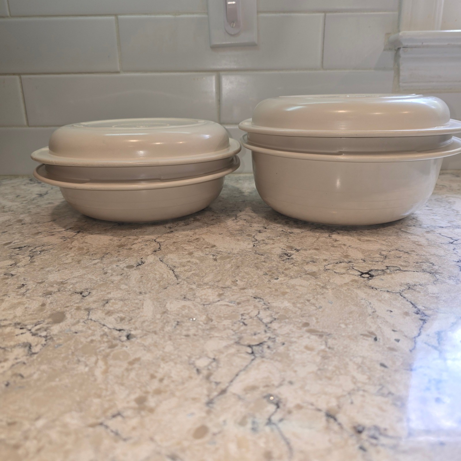 Tupperware Ultra 21 Casserole Dish Set 1722 1723 Almond 1Qt 3/4Qt with Lids 4pc