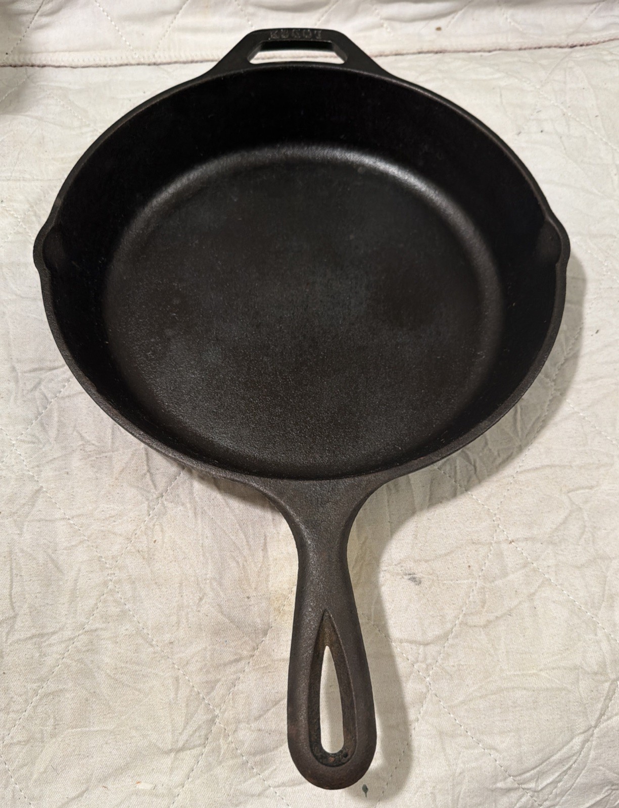 Lodge Wildlife Series-10.25″ Cast Iron Skillet with Deer Scene, 10.25″, Black