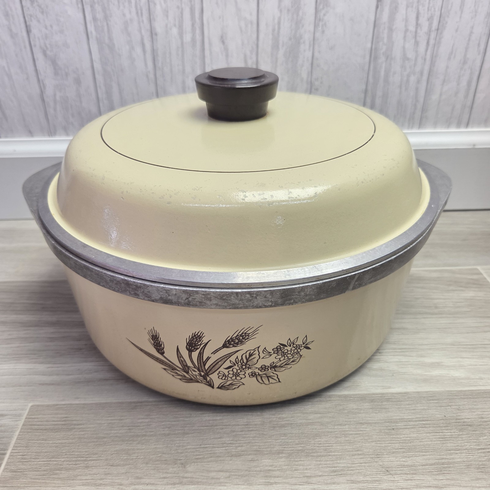 Vintage Range Craft 5 QT Dutch Oven Pot Cream/Gold Wheat Pattern Retro Decor