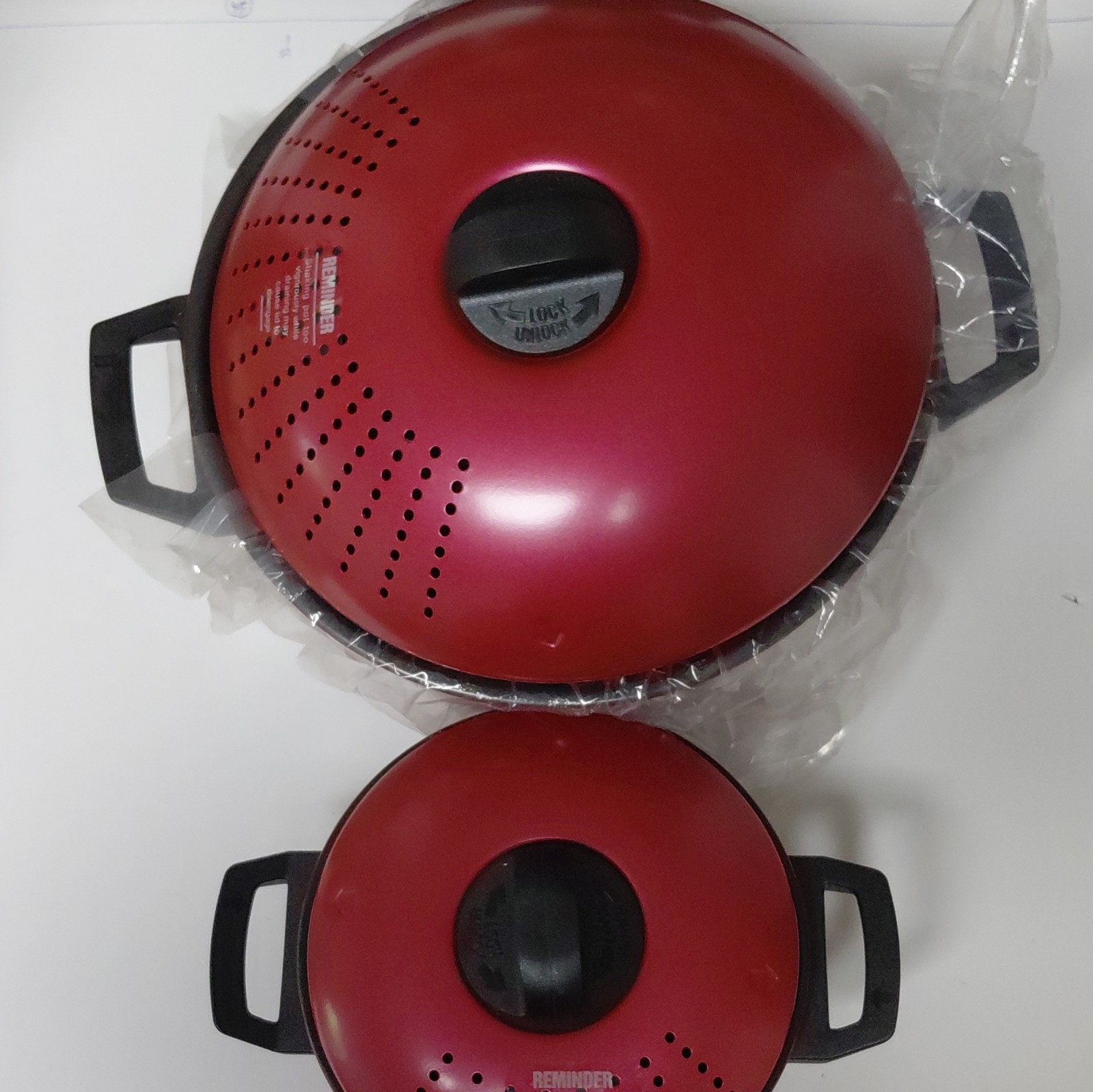 2-Piece Round Nonstick Casserole Pot Set w/ Locking Lids Red/Black 400°F