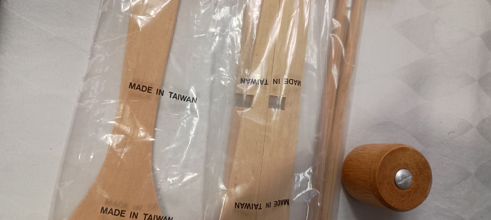 Taylor & Ng Classic Wok , 15″ flat bottom, Carbon Steel (wooden handle)