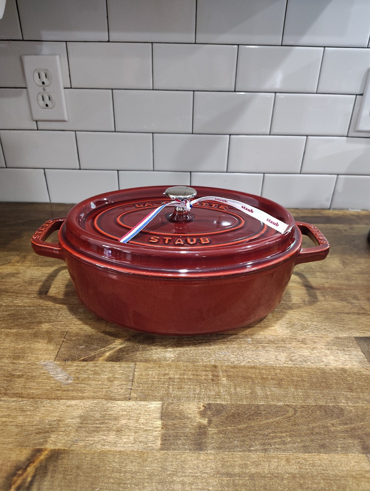 Staub #29 Cast Iron Oval Dutch Oven Made in France, Cerice Red 4.2 L (~4.4 Qts)