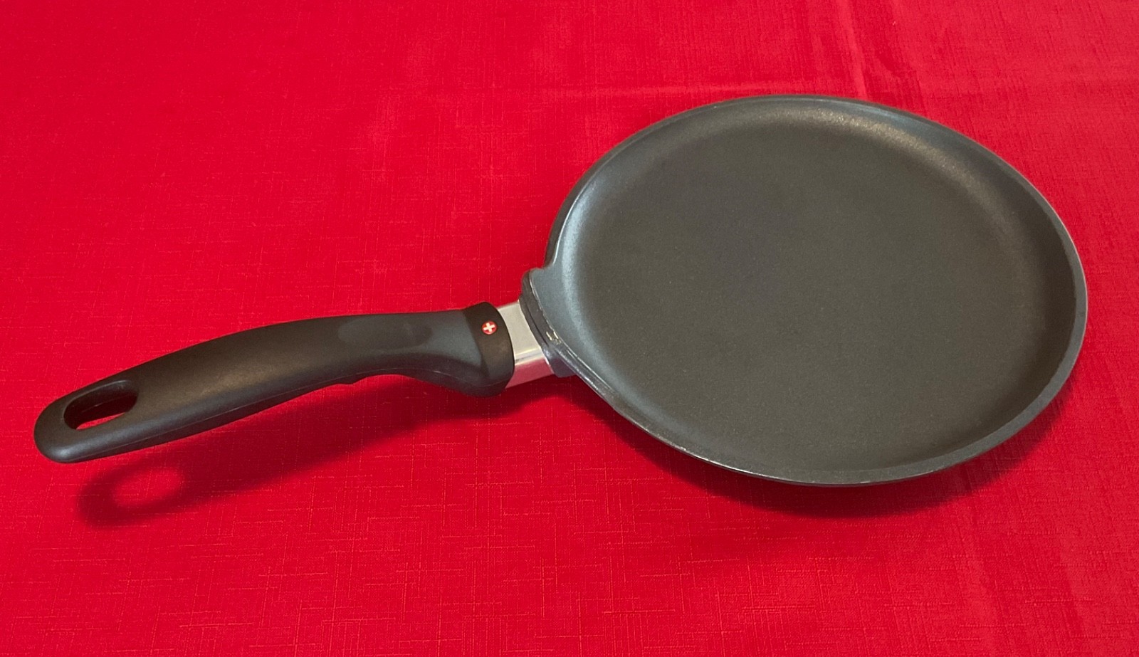 Swiss Diamond Non-Stick Crepe Pancake Omelette Pan Black 9.25″
