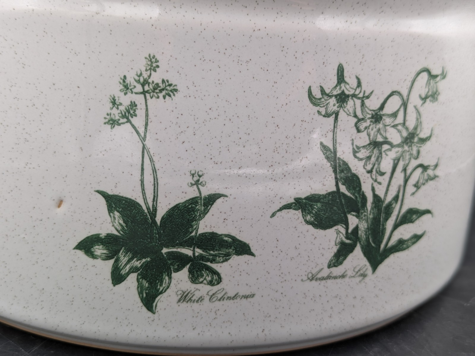 Noritake Stoneware Green Mountain Flowers 8343 Bean Pot 8″ x 6″