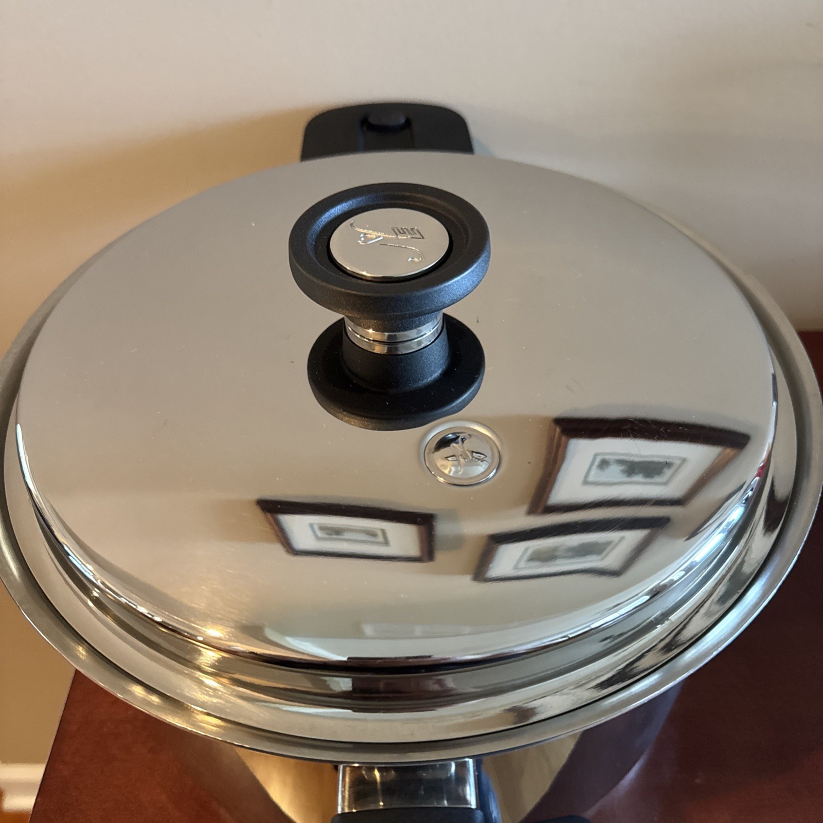 NutraEase 8 Qt Titanium Dutch Oven W/ Lid & Handles Pan Magnet Trivet & Cookbook