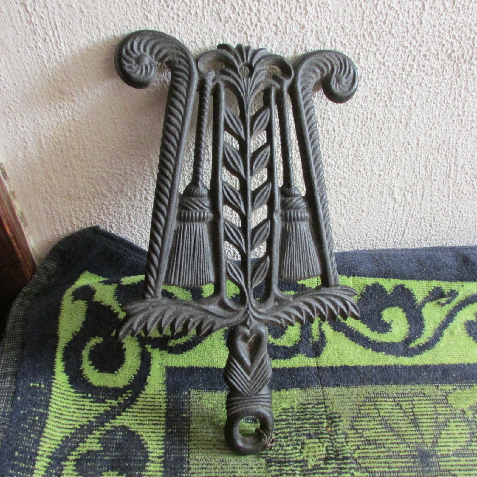 YOUR CHOICE VINTAGE CAST IRON ORNAMENTAL TRIVETS. USE, HOME DECOR