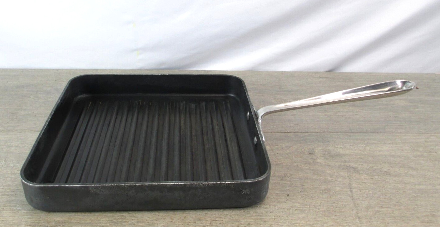 All-Clad 11″ B1 Hard Anodized Nonstick Square (Ribbed) Grille Pan
