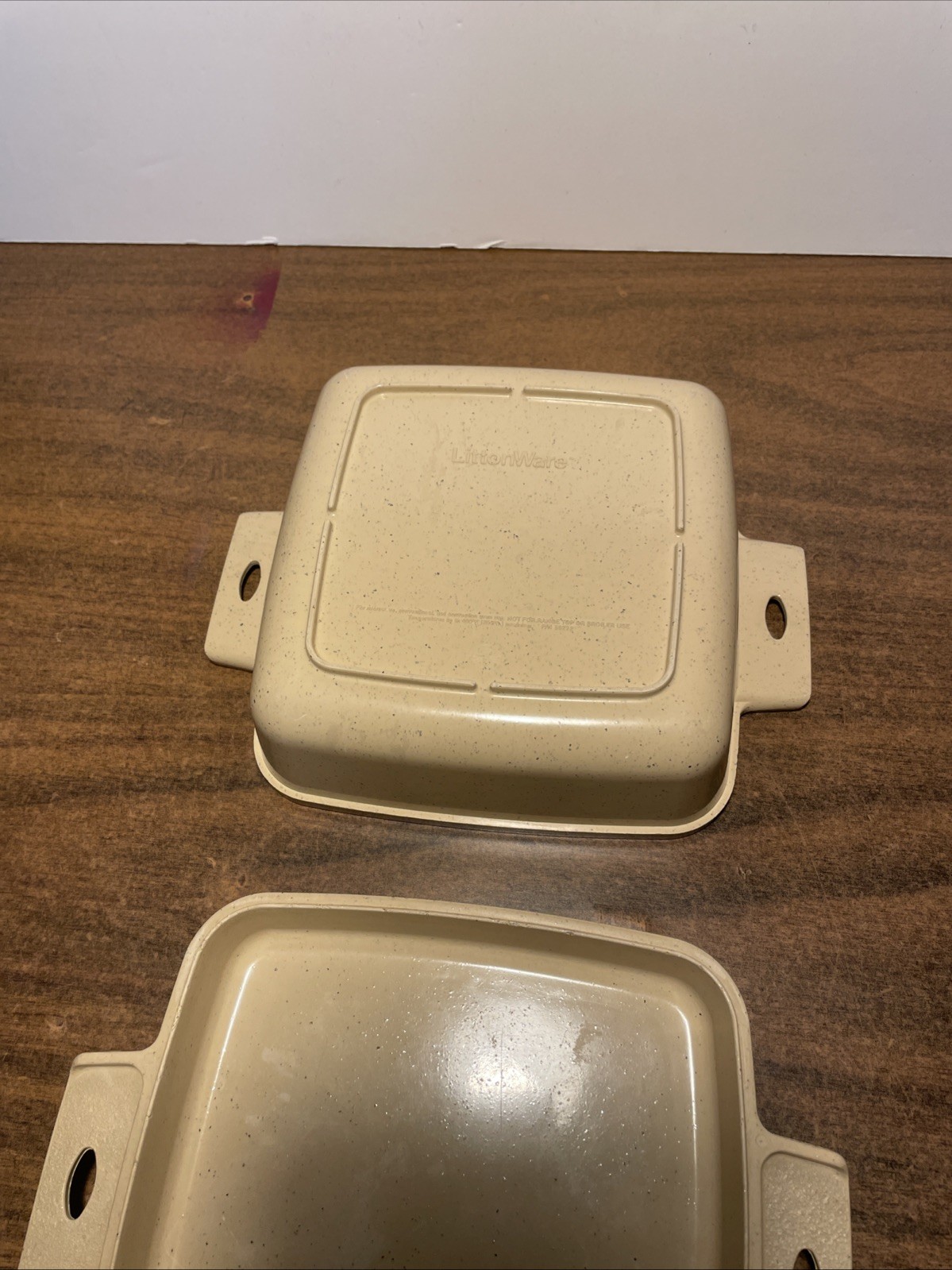 Vintage LittonWare Covered Dish Microwave Safe 1.5 Quart Used