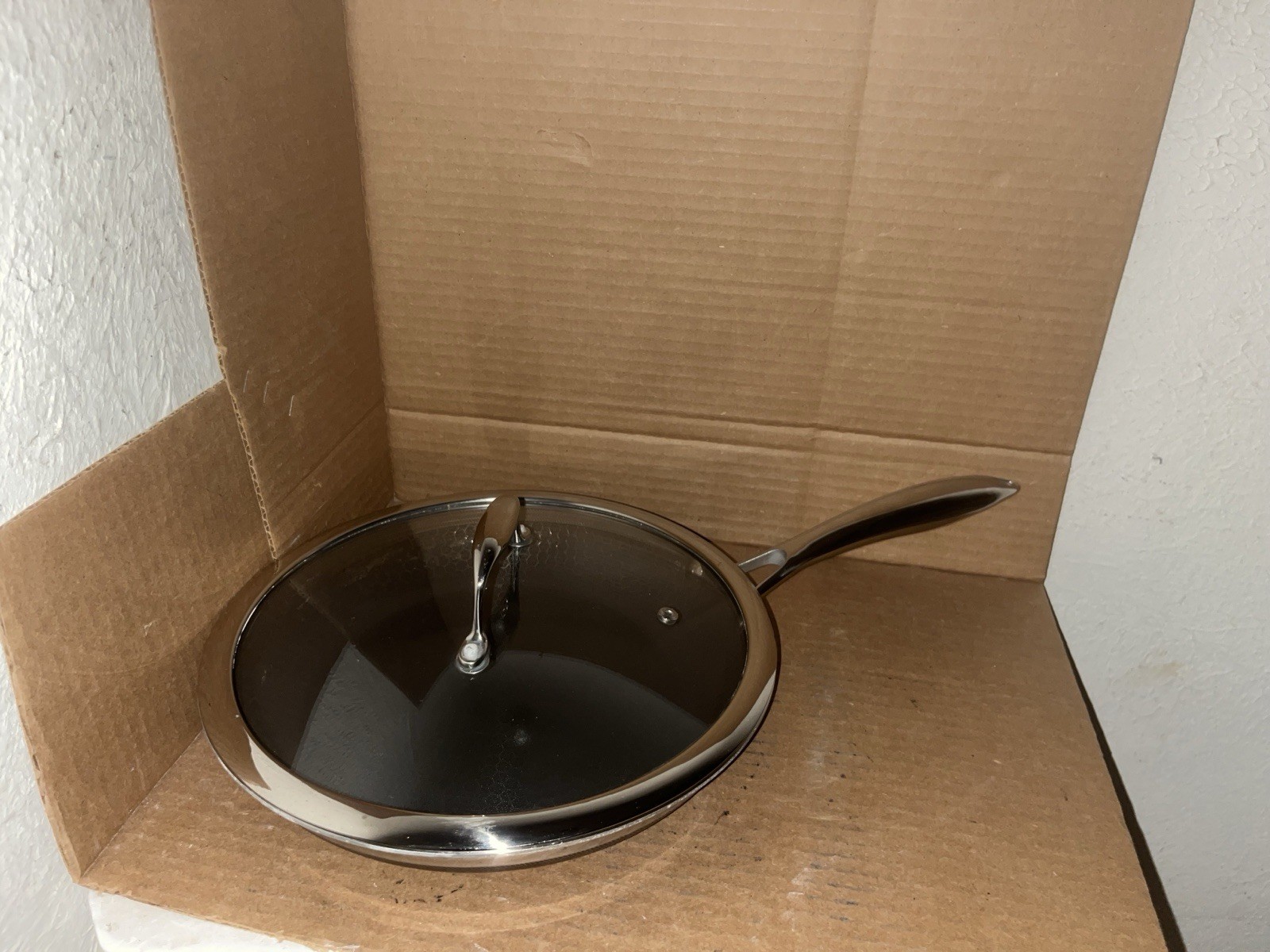 HexClad Hybrid Nonstick 10-Inch Frying Pan with Tempered Glass Lid