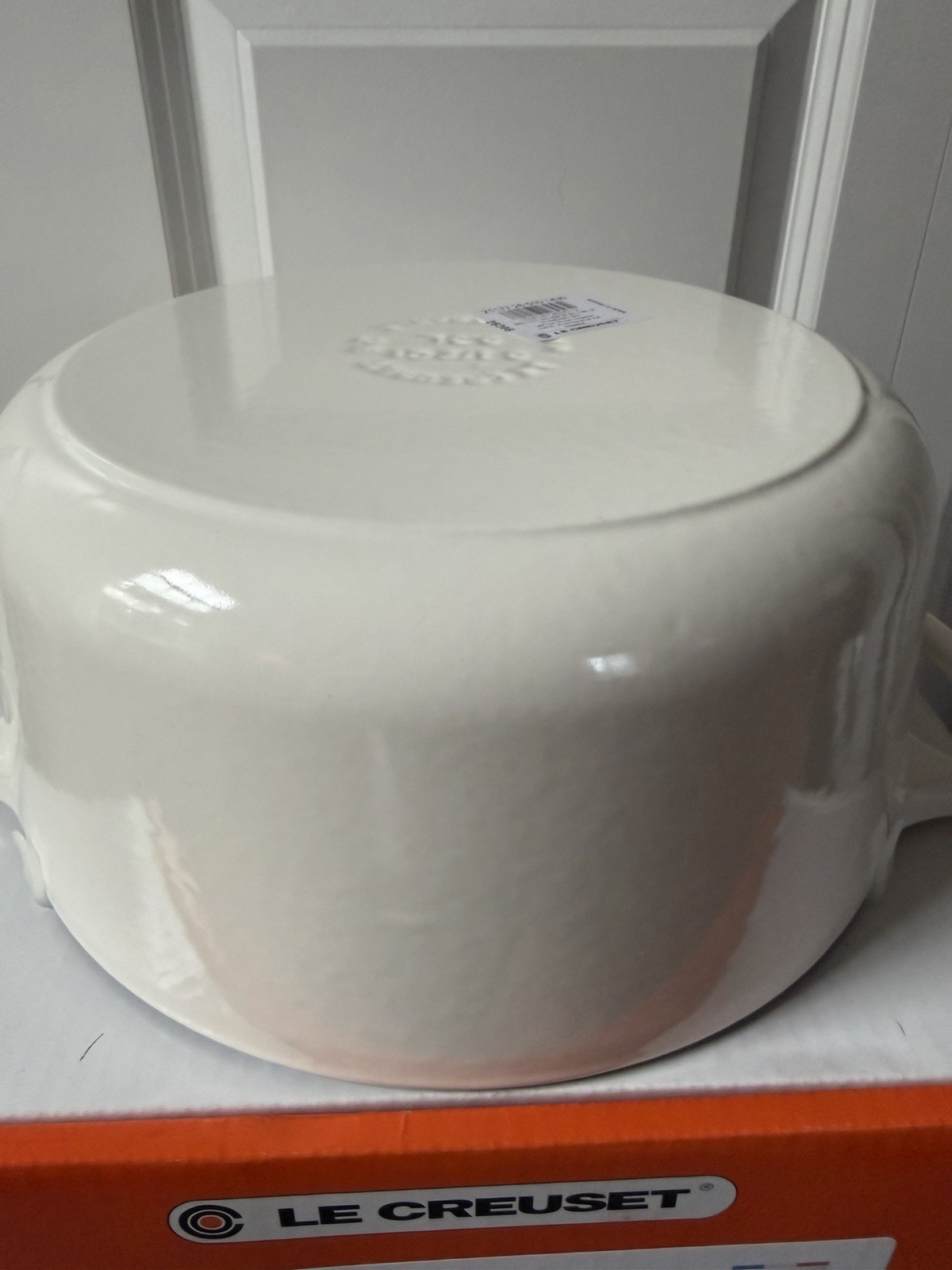 Signature Enameled Cast Iron Round Dutch Oven, 5.5 Qt. In White, Le Creuset