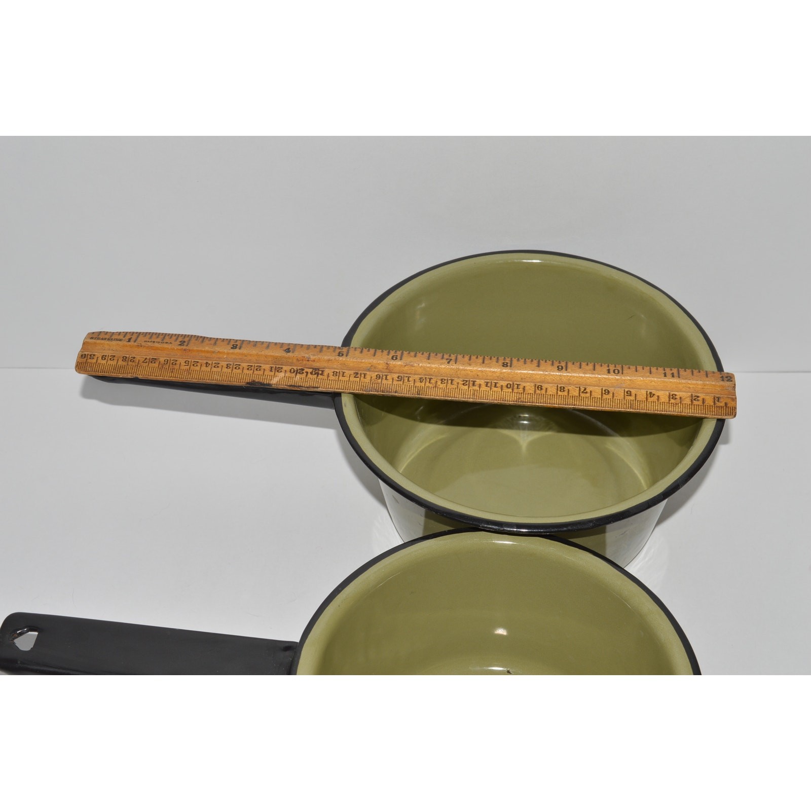 Vintage Set of 3 Avocado Green Enamel Saucepan, 1970s Kitchen, Metal Saucepans