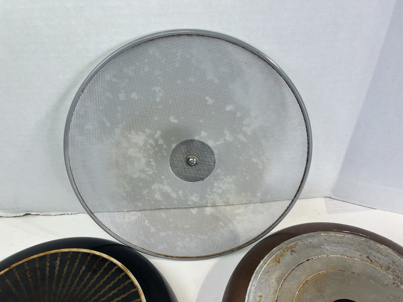 Four Piece Frying Pans Plus Screen Lid See Pics For Sizes Y B
