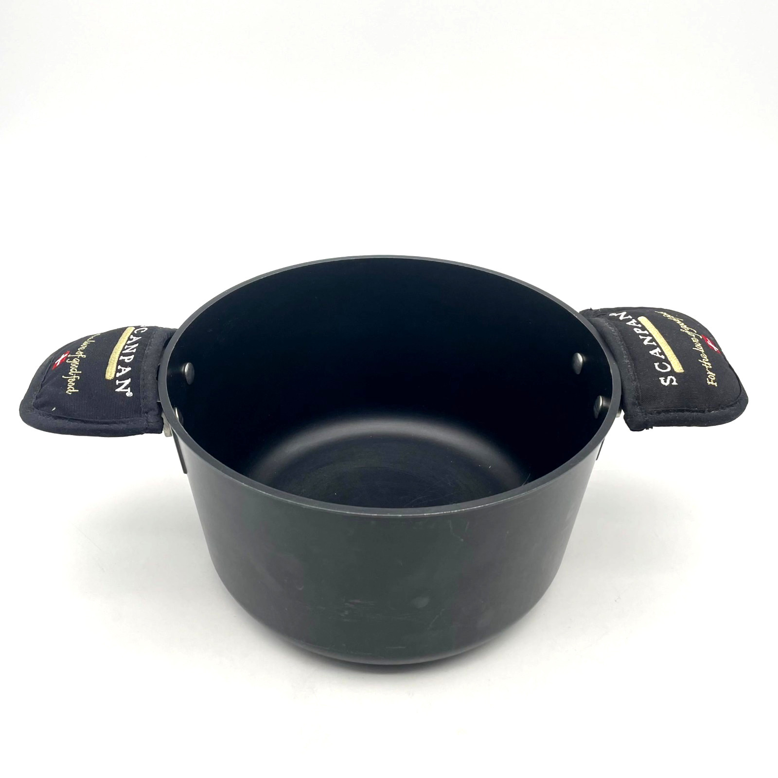 Scanpan Pro IQ Dutch Oven 10.5″ Non-Stick Coating PFOS-Free with Handle Covers
