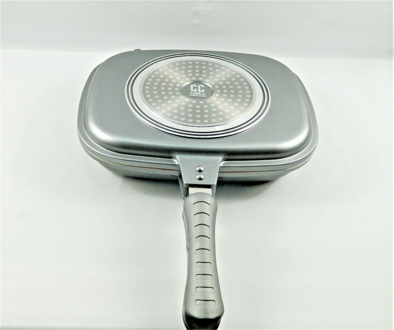 COOK’S COMPANION Cast Aluminum Ceramic Nonstick Uni-Versa Flip Pan Grey