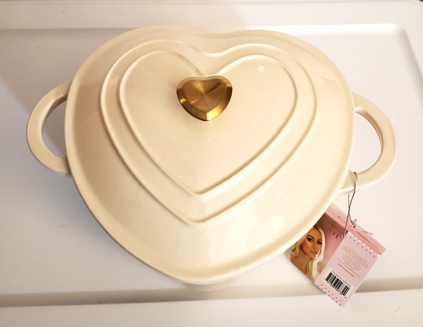 Paris Hilton Enameled Cast Iron Dutch Oven Heart-Shaped Pot 4-Quart, Cream