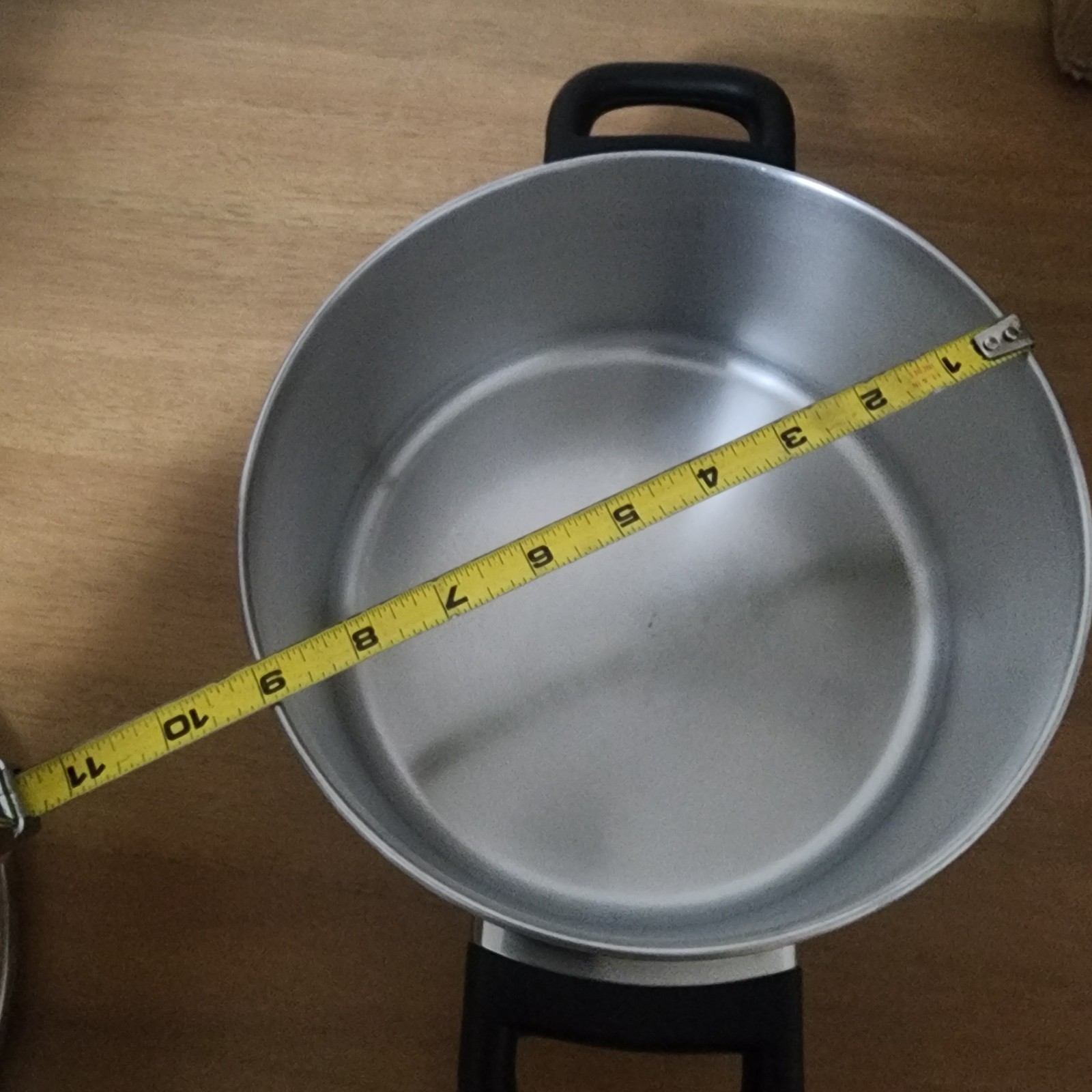 Stainless Steel Cooking Pot With Lid 9″