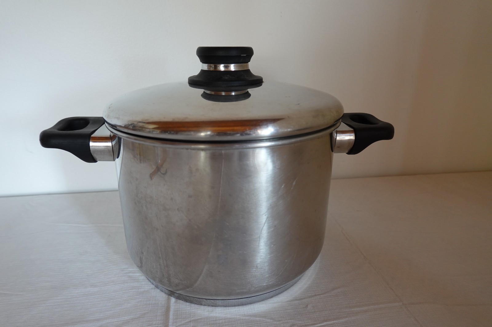 Cooks Club 18/10 Stainless Steel 8 Qt. Stockpot Pot w/Steamer Lid and Handles