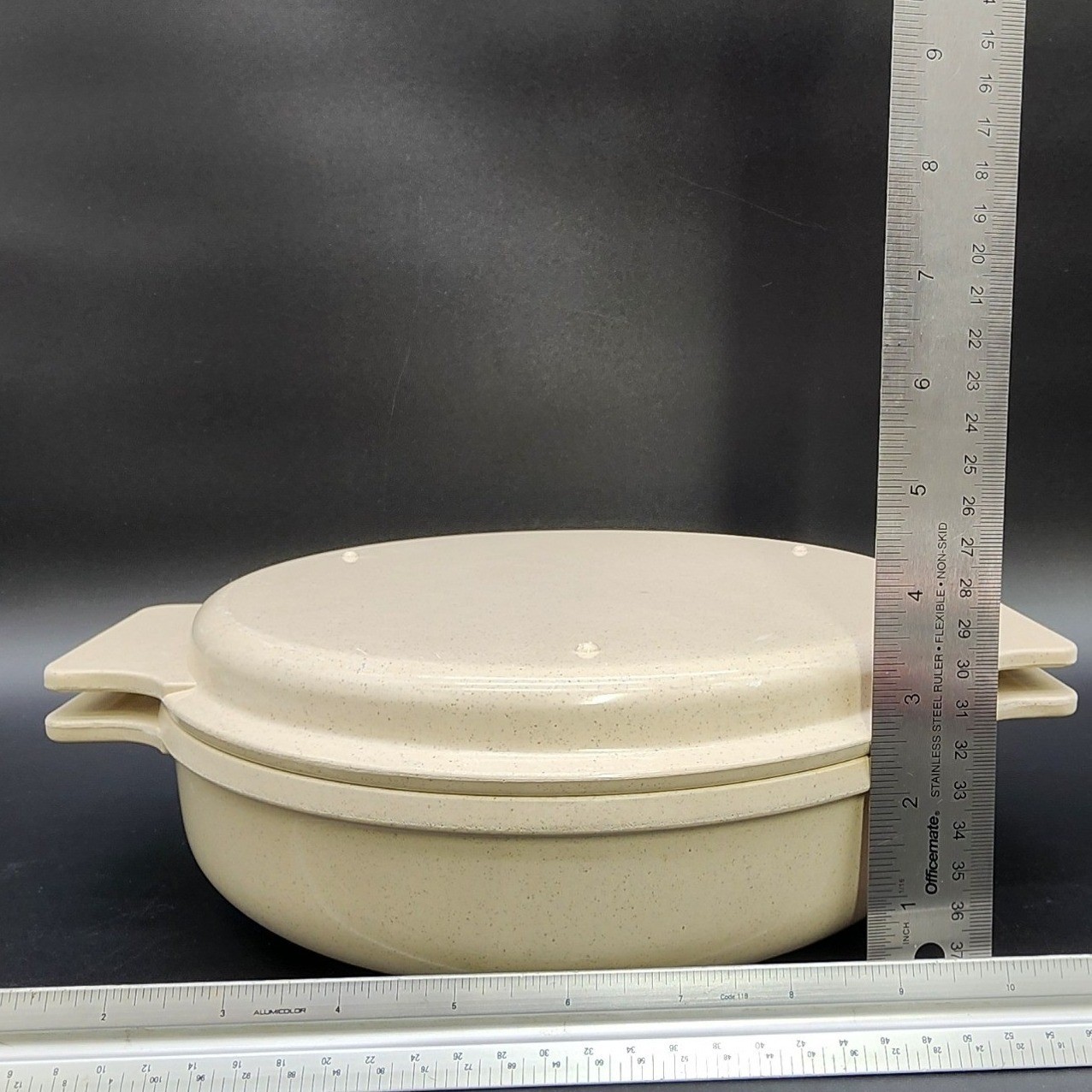 Regal Ware 2L Tan Brown Casserole Dish Lid Vintage MCM Microwave Oven Safe USA