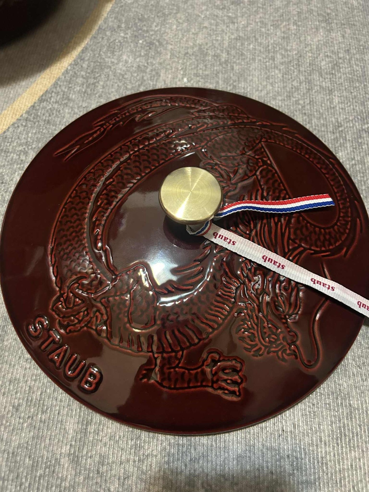 Staub Dragon Cocotte 24cm (with Bring your love to the table)