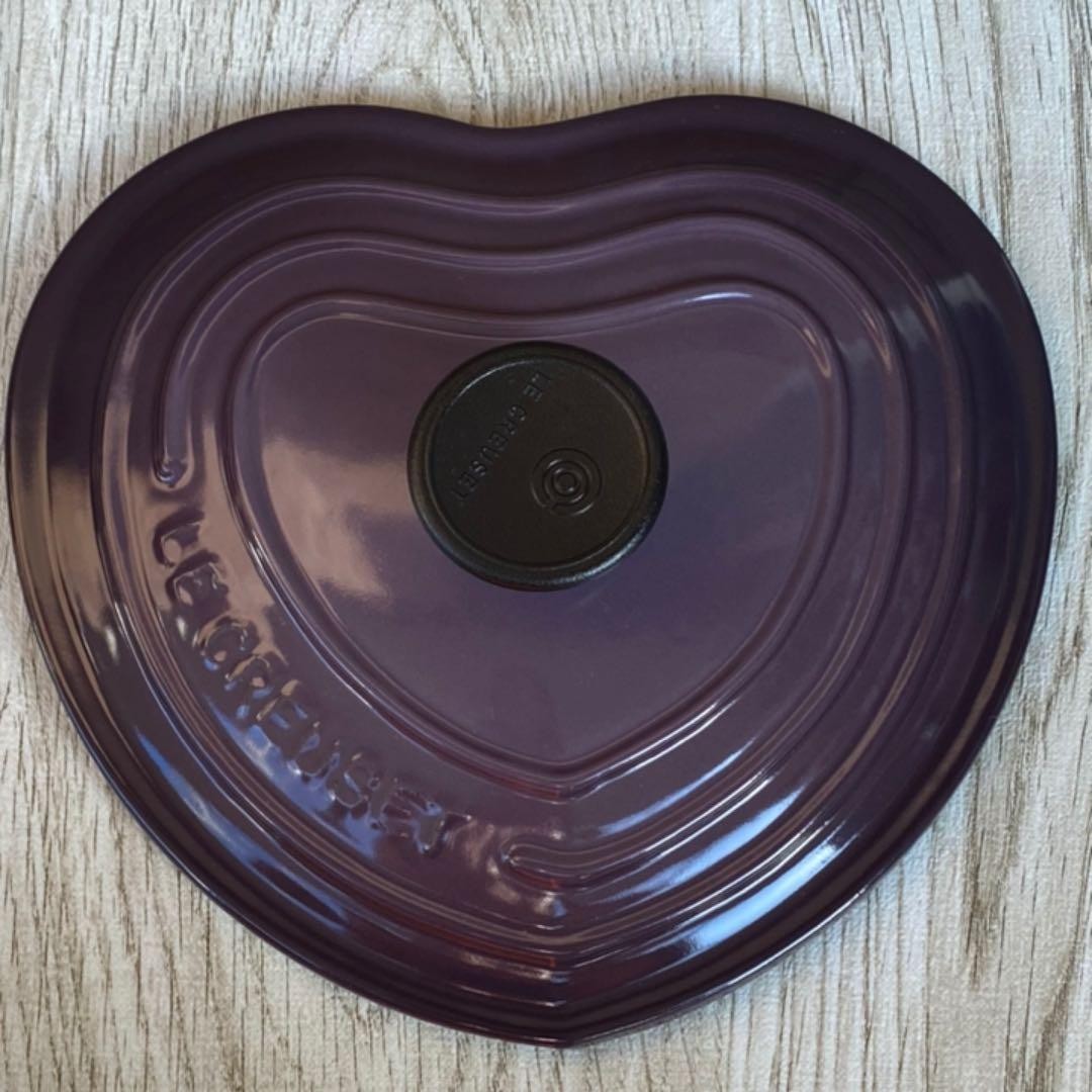 Le Creuset Cocotte d’Amour Cassis Two Hand Pot