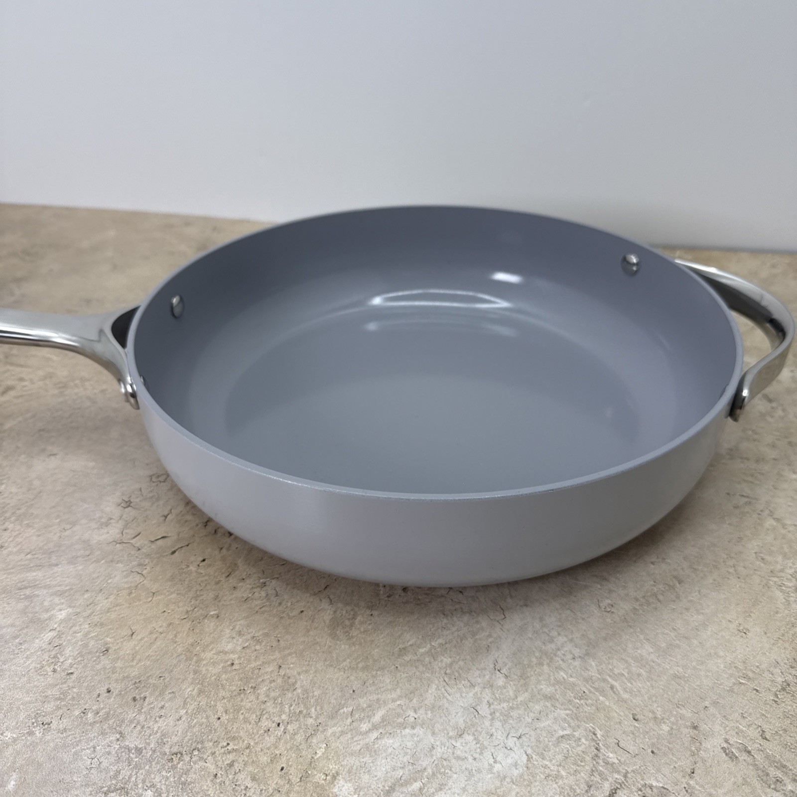 Caraway Home Non-Stick Ceramic-Coated 4.5 qt Saute Pan W/Lid (Gray)