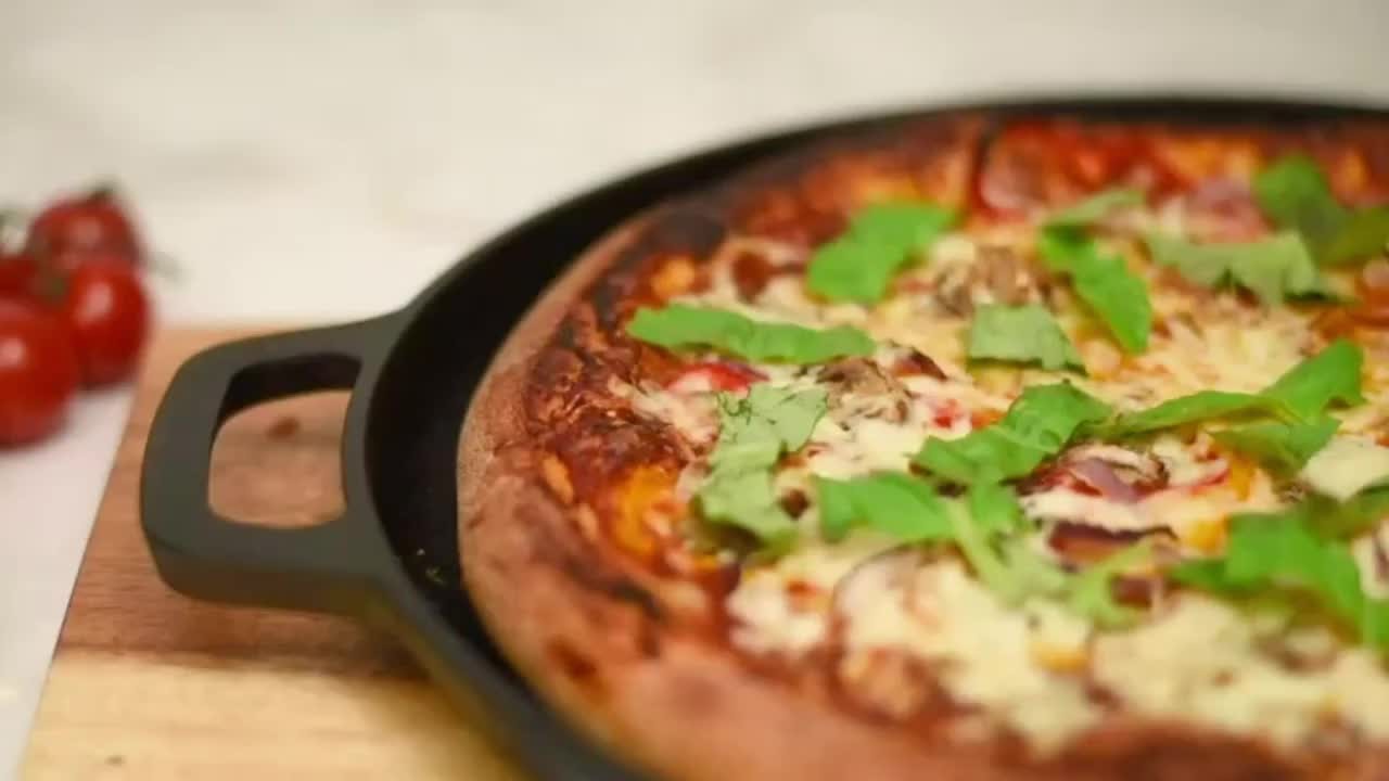 Pre-Seasoned Heavy-Duty Cast Iron Skillet – Non-Stick Pizza Pan & Griddle